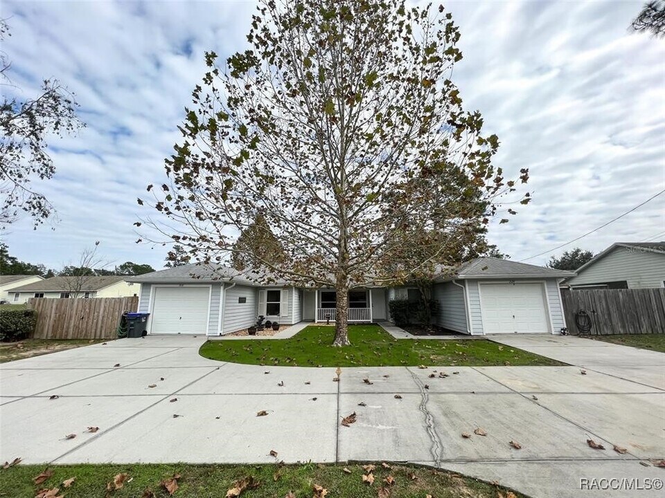 2131 N Pinecone Ave in Lecanto, FL - Building Photo