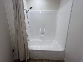 23 Streamwood, Unit 23 in Irvine, CA - Foto de edificio - Building Photo