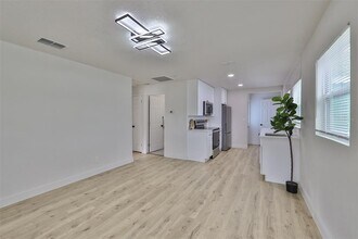875 53rd Terrace N in St. Petersburg, FL - Building Photo - Building Photo