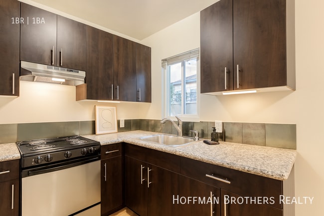 924 Hancock Ave, Unit 8 in West Hollywood, CA - Building Photo - Building Photo