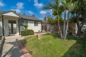 11229 Blythe St in Los Angeles, CA - Building Photo - Building Photo