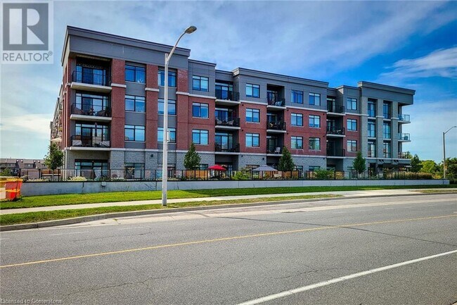 1 Redfern Ave in Hamilton, ON - Building Photo - Building Photo