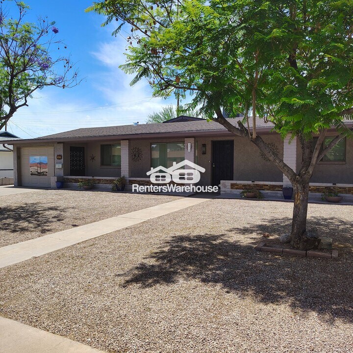 318 N 56th St in Mesa, AZ - Building Photo