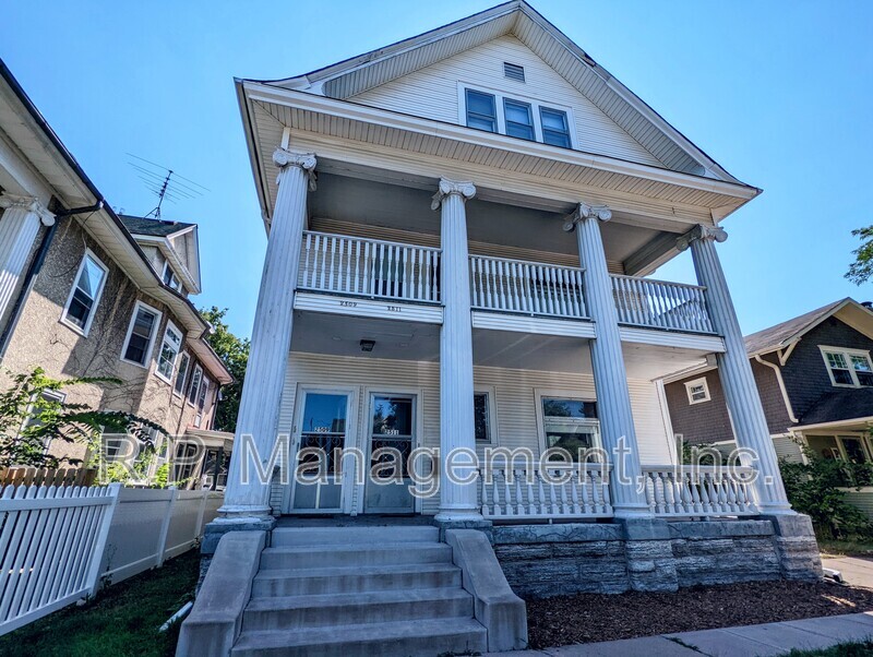 2509 Garfield Ave in Minneapolis, MN - Foto de edificio