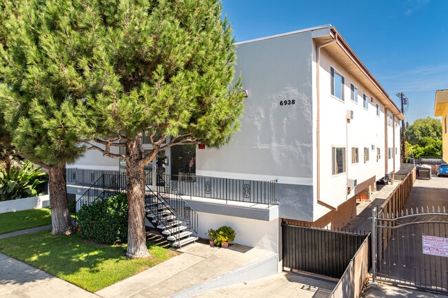 BEAUTIFUL REMODELED 1 AND 2 BEDROOM UNITS