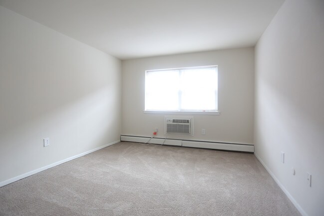 Goshen Manor in West Chester, PA - Building Photo - Interior Photo