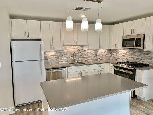345 Ocean Blvd in Long Branch, NJ - Building Photo - Building Photo
