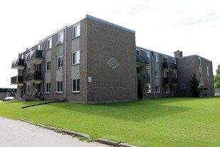Thompson Manor in Owen Sound, ON - Building Photo