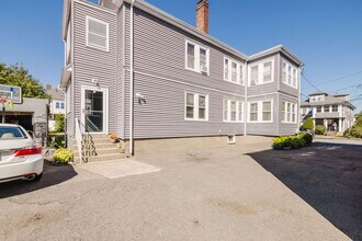 13 Woodrow Ave, Unit 1 in Newton, MA - Foto de edificio - Building Photo