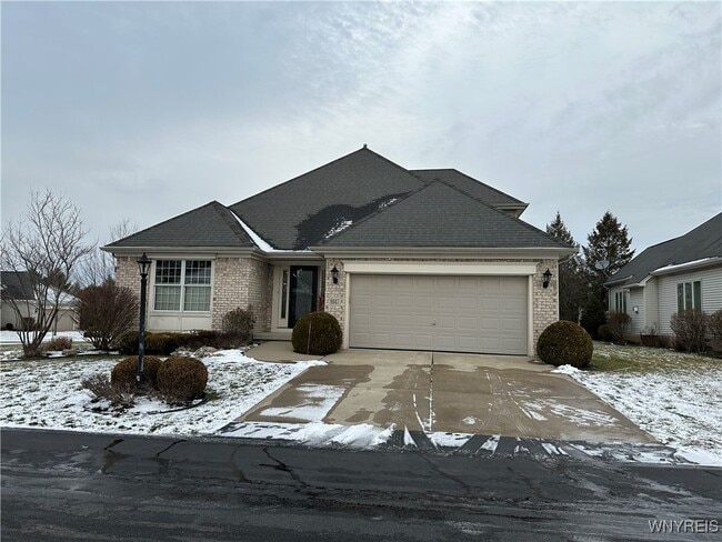 8047 Laurel Park Ln in East Amherst, NY - Building Photo - Building Photo