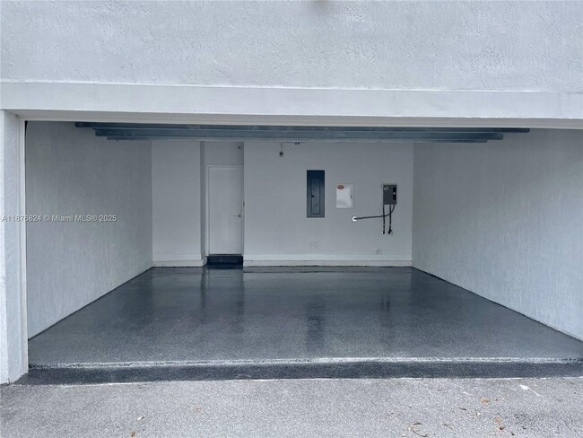 2621 NE 212th Terrace in Miami, FL - Building Photo - Building Photo
