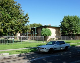 Pleasant View Apartments in Fresno, CA - Building Photo - Building Photo