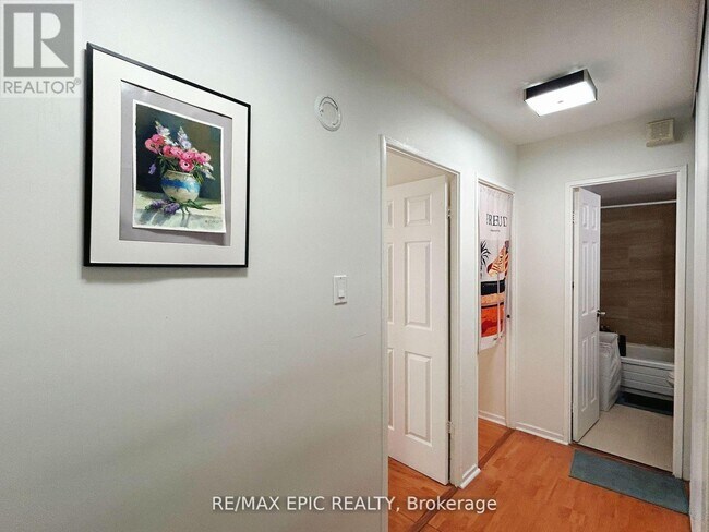 350 Seneca Hill Dr in Toronto, ON - Building Photo - Building Photo