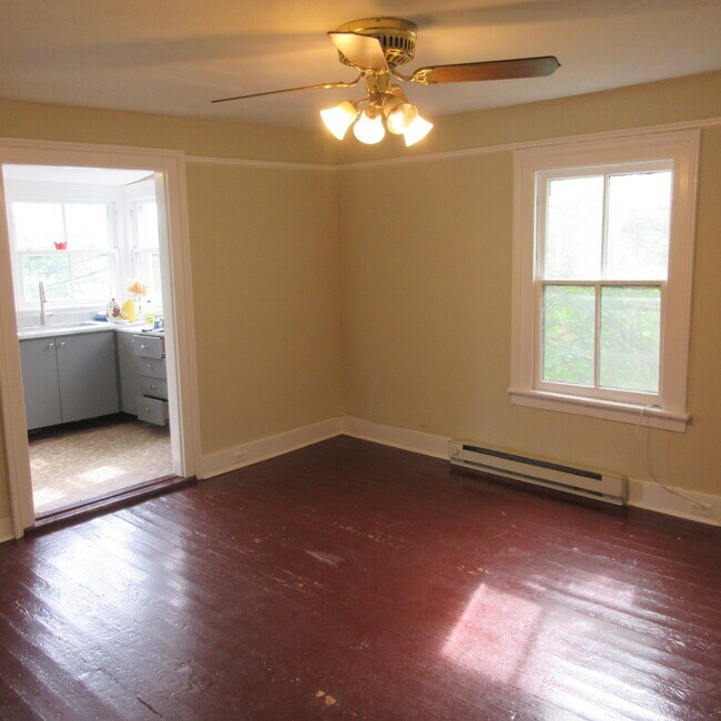 601 Dale Ave in Charlottesville, VA - Foto de edificio - Building Photo