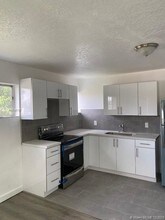 805 NE 134th St-Unit -B in North Miami, FL - Building Photo - Building Photo