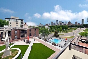 48 Groveland Terrace in Minneapolis, MN - Building Photo