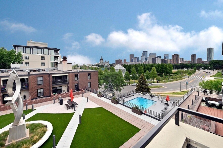 48 Groveland Terrace in Minneapolis, MN - Building Photo