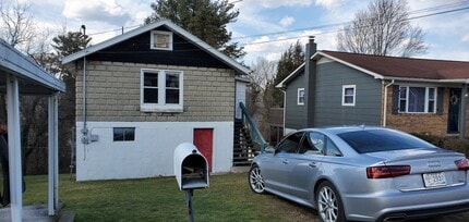 102 Lauren Ave in Beckley, WV - Building Photo - Building Photo
