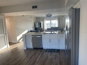 960 Starkey Rd in Largo, FL - Building Photo - Building Photo