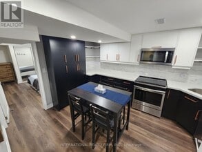 435 Hansen Rd N in Brampton, ON - Building Photo - Building Photo