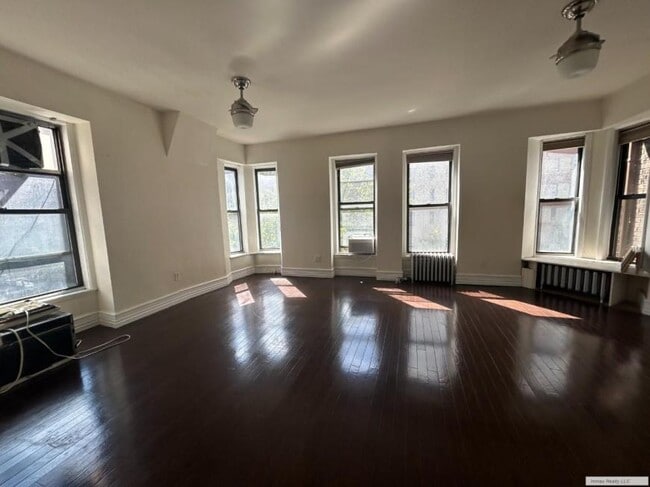 property at 560 W End Ave