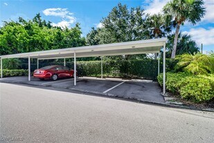 125 Wading Bird Cir in Naples, FL - Building Photo