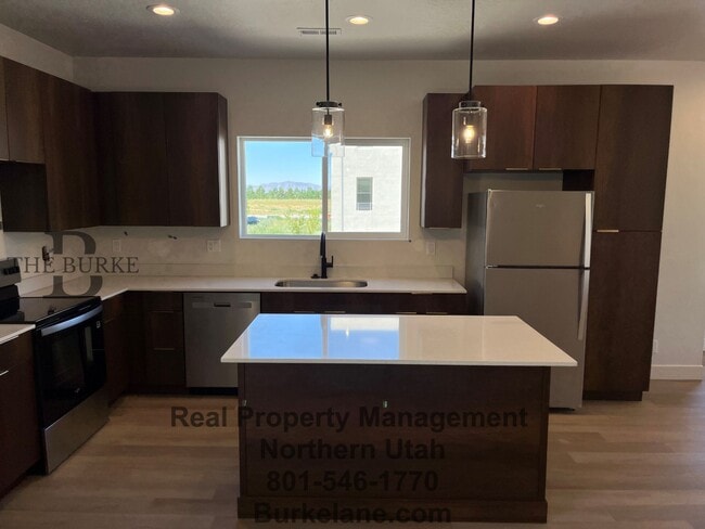 Burke Lane t]Townhomes in Farmington, UT - Building Photo - Building Photo
