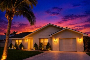 722 SE Thanksgiving Ave in Port St. Lucie, FL - Building Photo