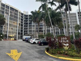 200 Leslie Dr in Hallandale Beach, FL - Building Photo