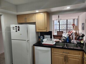 1925 Brickell Ave in Miami, FL - Foto de edificio - Building Photo