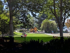 6007 Lakeview Dr in Kirkland, WA - Building Photo - Building Photo