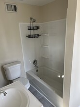 63 Wood St, Unit 2nd floor 3 bedroom in Meriden, CT - Building Photo - Building Photo