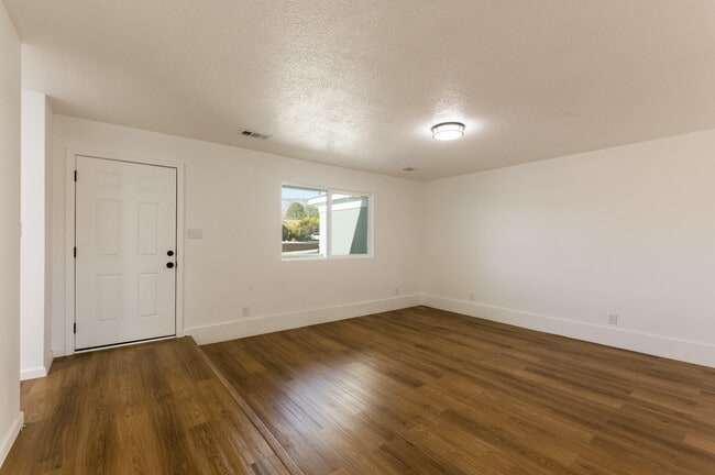 12008 Golden Gate Ave NE in Albuquerque, NM - Building Photo - Building Photo