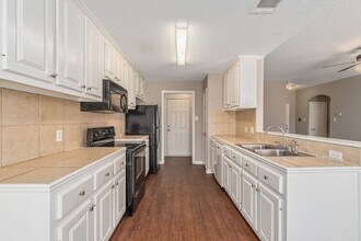 Newly Renovated 3 bed, 2 bath home on cul- in Bryan, TX - Building Photo - Building Photo