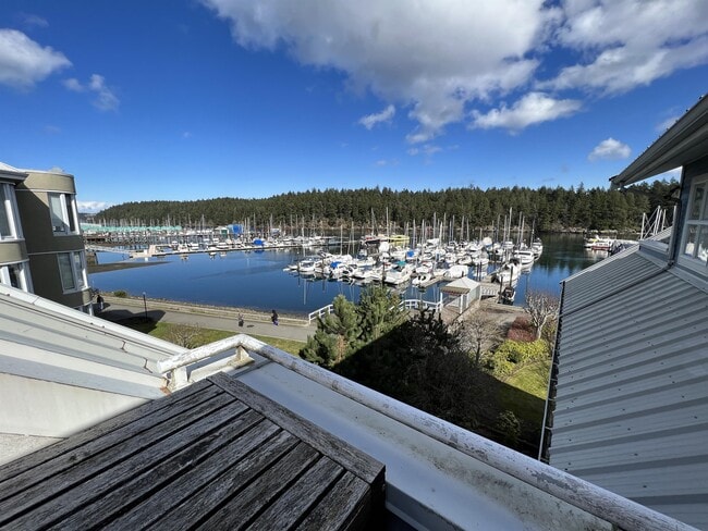 550 Blue Girl Way in Nanaimo, BC - Building Photo - Building Photo