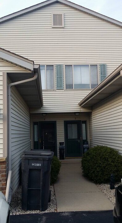 826 Church St in Allenton, WI - Building Photo