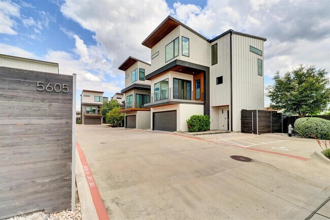 5605 Sunshine Dr in Austin, TX - Building Photo - Building Photo