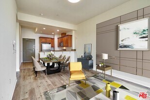 345 S Gramercy Pl in Los Angeles, CA - Building Photo