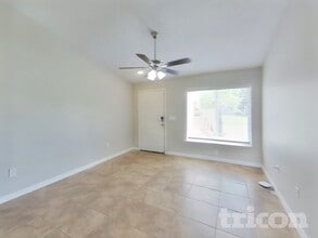 4522 Reynolds Creek Ave, Unit 805 in Plant City, FL - Foto de edificio - Building Photo