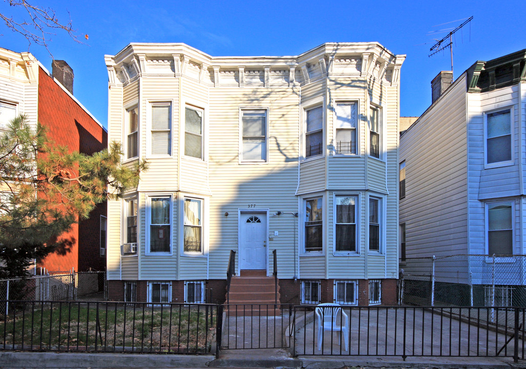 377 Rutland Rd in Brooklyn, NY - Building Photo