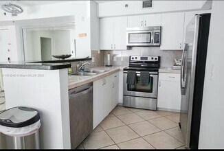 19601 E Country Club Dr in Aventura, FL - Foto de edificio - Building Photo