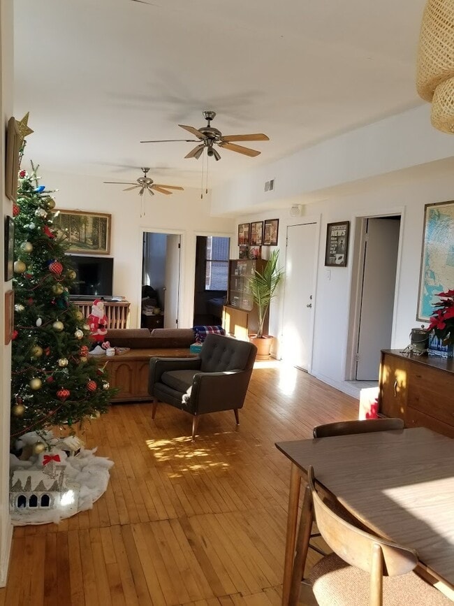 2350 W Augusta Blvd in Chicago, IL - Building Photo - Building Photo