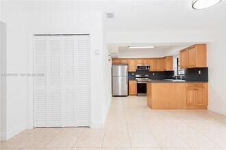 2617 SW 32nd Ct in Miami, FL - Foto de edificio - Building Photo