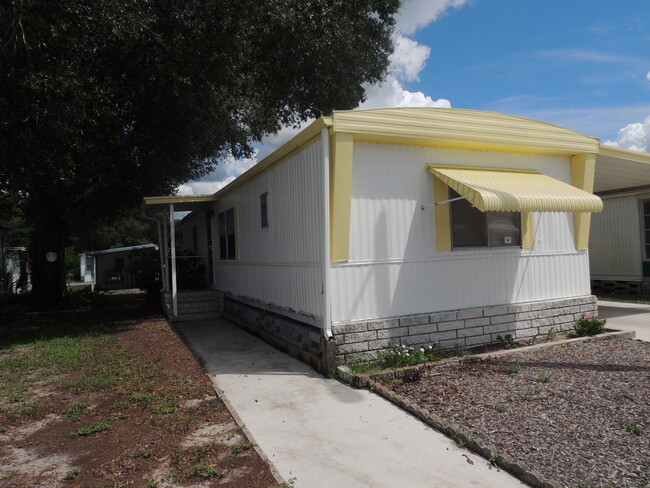 7434 Demure Ln, Unit 925 in New Port Richey, FL - Building Photo - Building Photo