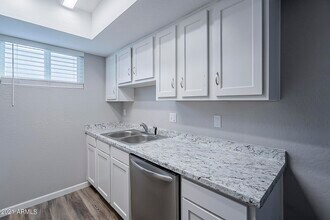 2605 W Ocotillo Rd, Unit 3 in Phoenix, AZ - Building Photo - Building Photo