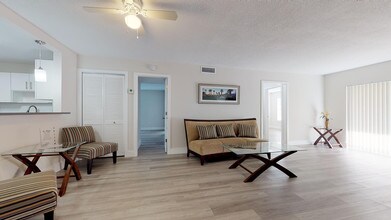 Golfview Flats in Sunrise, FL - Building Photo - Interior Photo