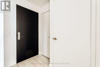 8 Eglinton Ave E in Toronto, ON - Building Photo - Building Photo