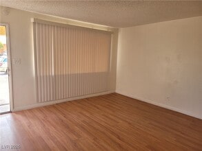 2600 E Vana Ave in North Las Vegas, NV - Building Photo - Building Photo