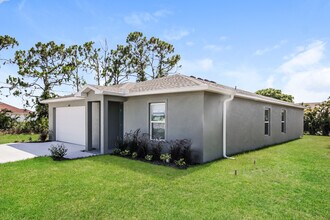 4012 W Gator Cir in Cape Coral, FL - Building Photo - Building Photo