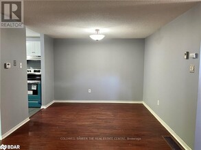 42 Shadowood Rd in Barrie, ON - Building Photo - Building Photo